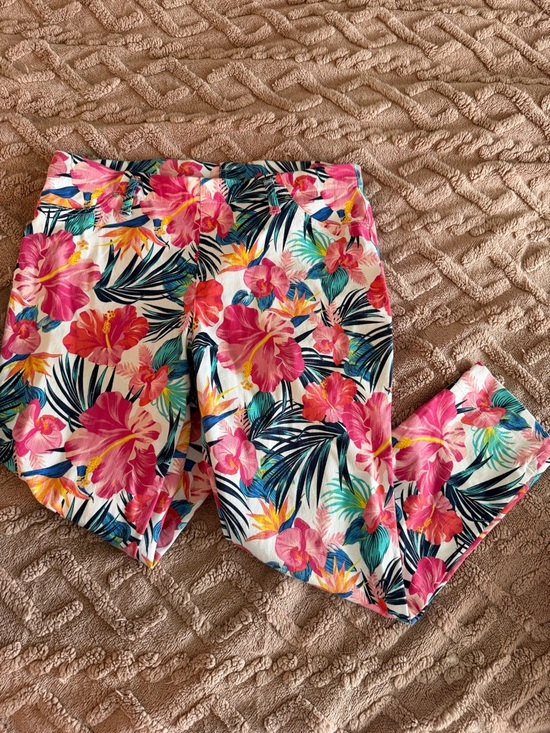 Time and Tru Pants - Womens Tropical Floral Capris- Pink Floral